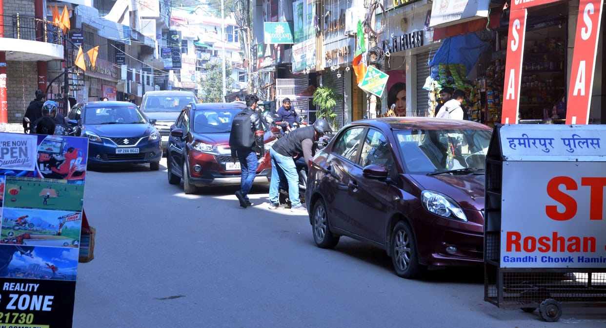 Hamirpur market turned into parking lot