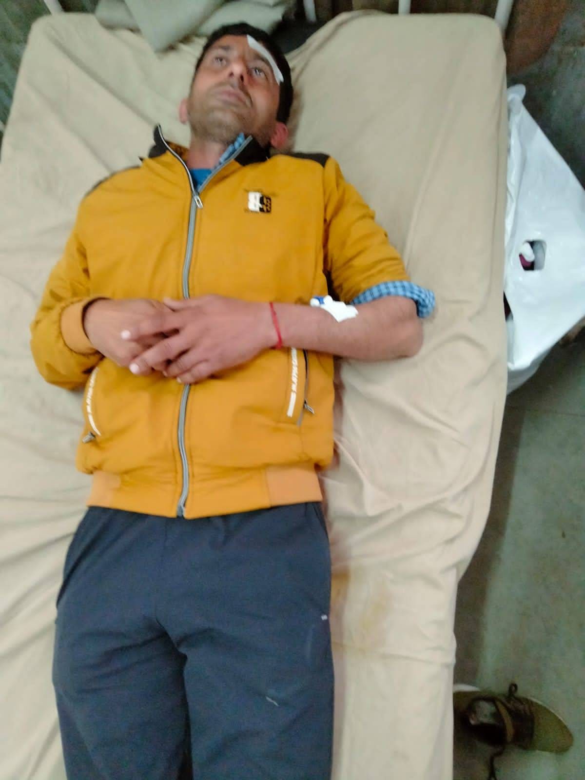 Shopkeeper attacked with scissors for not giving WiFi password, injured referred