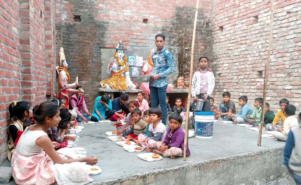 Bhandara started after Kanya Bhoj, devotees gathered