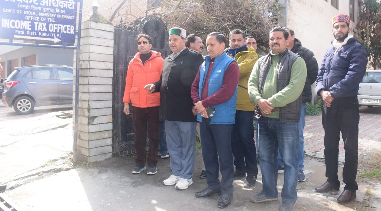 Congress demonstrated against the Center in Pirdi