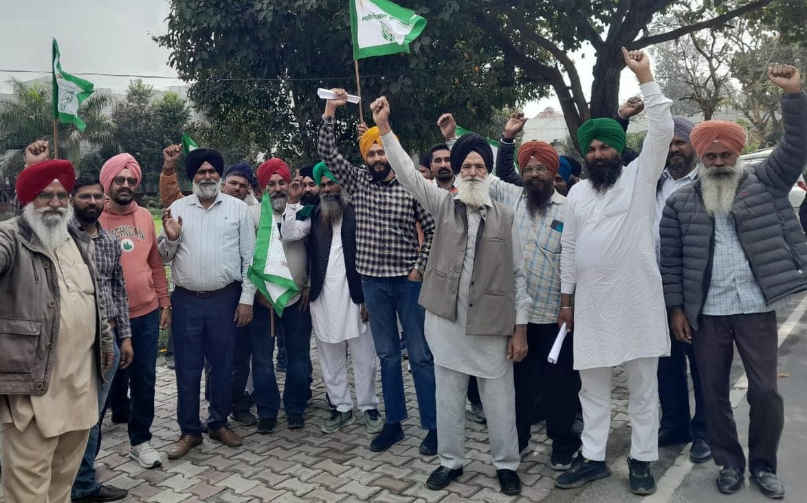 Farmer organizations held a symbolic demonstration in the Collectorate