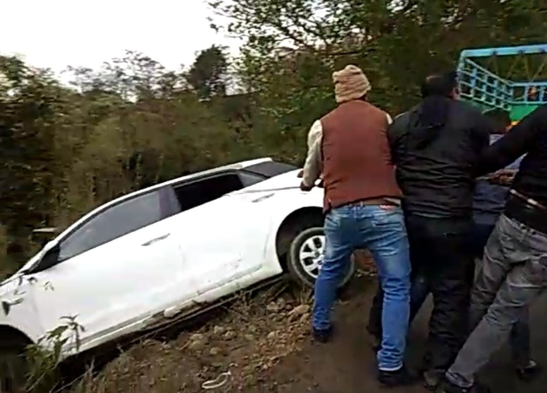 Car fell on Sujanpur-Patlandar road side