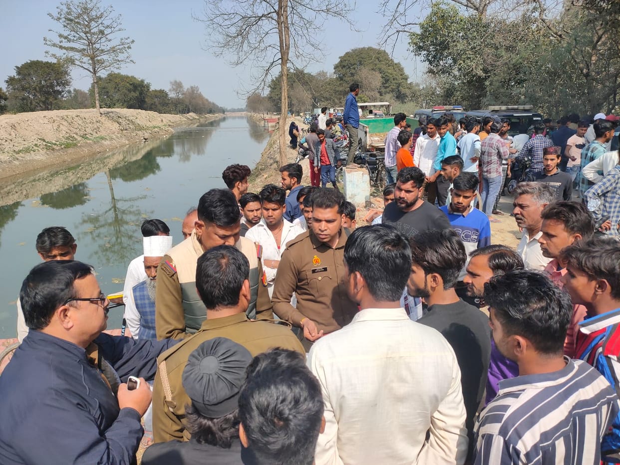 Young man taking selfie with friends drowns in river