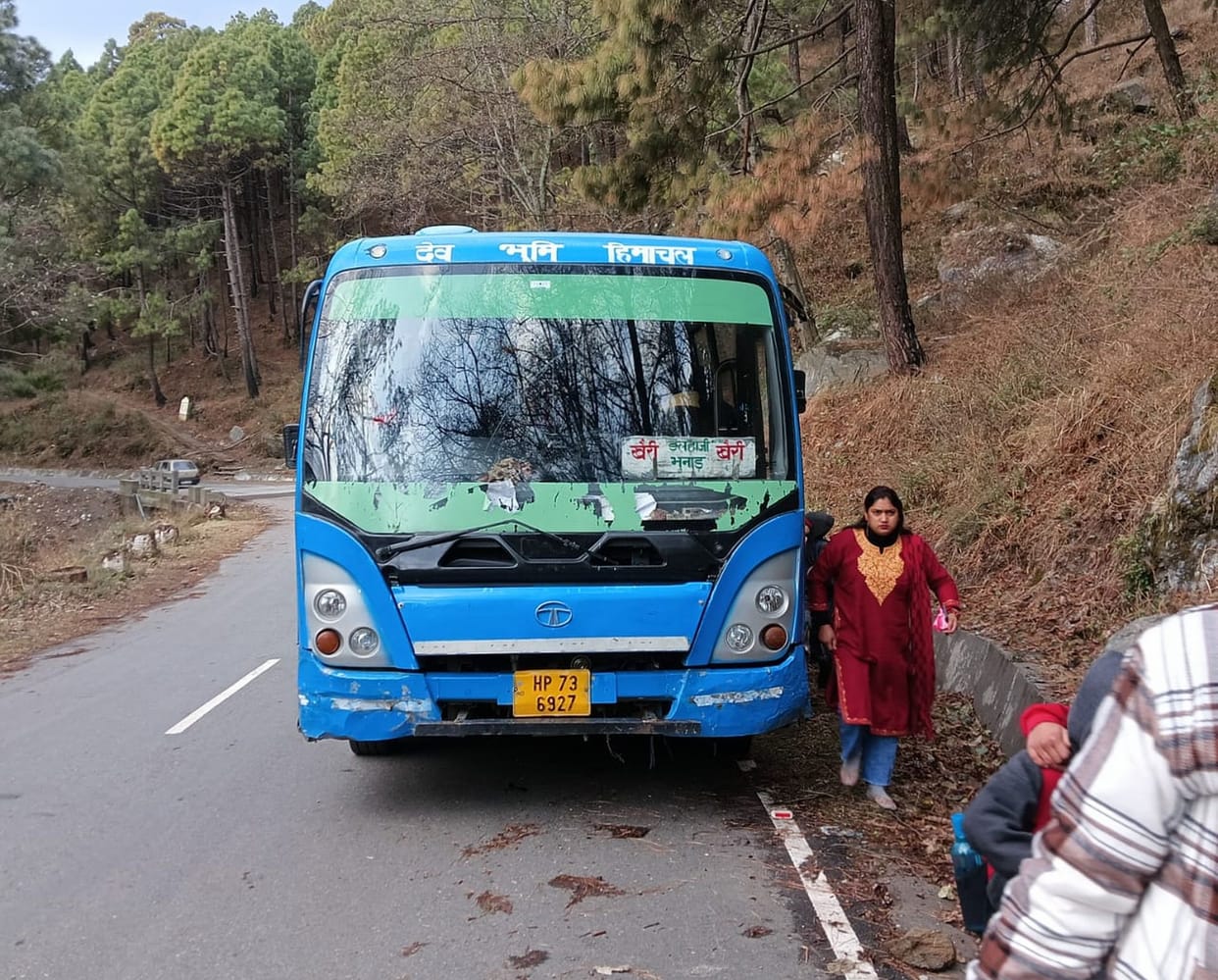 Bus broke down before reaching Banikhet, passengers went on foot