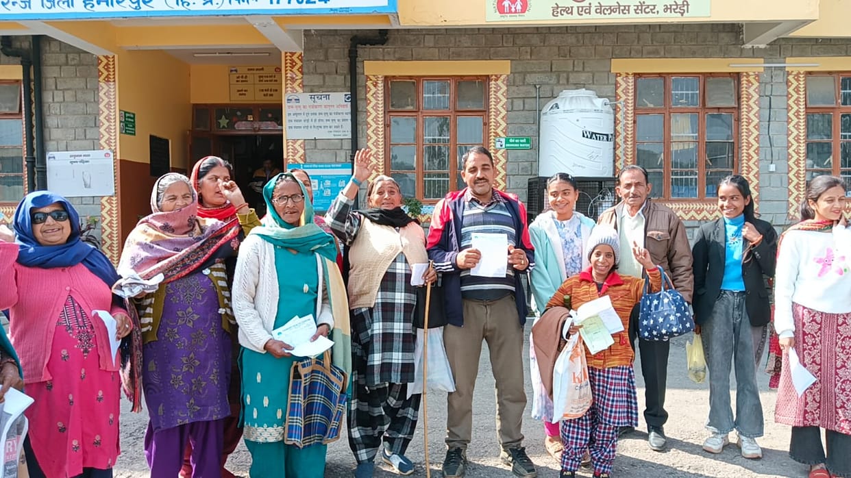 Patients and attendants came out in support of doctors' strike in Bharedi