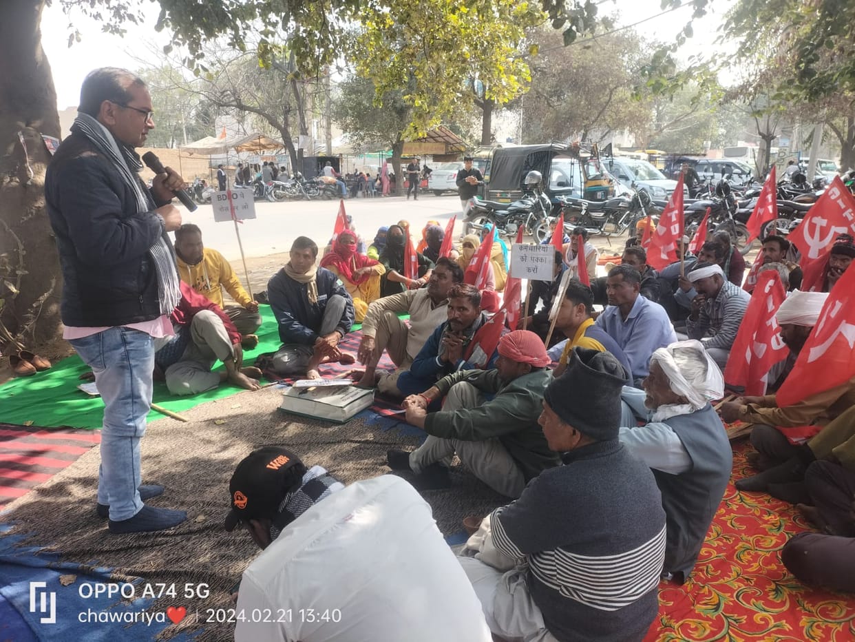 Rural sanitation workers camped near Rajiv Chowk