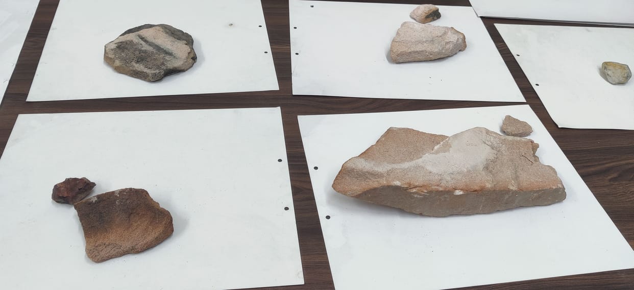 University professors are carrying out research on moving stone, the constructed building will not waver even in an earthquake.