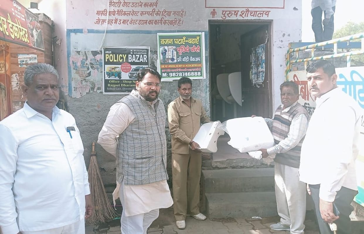 Municipal council chairperson representative did surprise inspection of city toilets