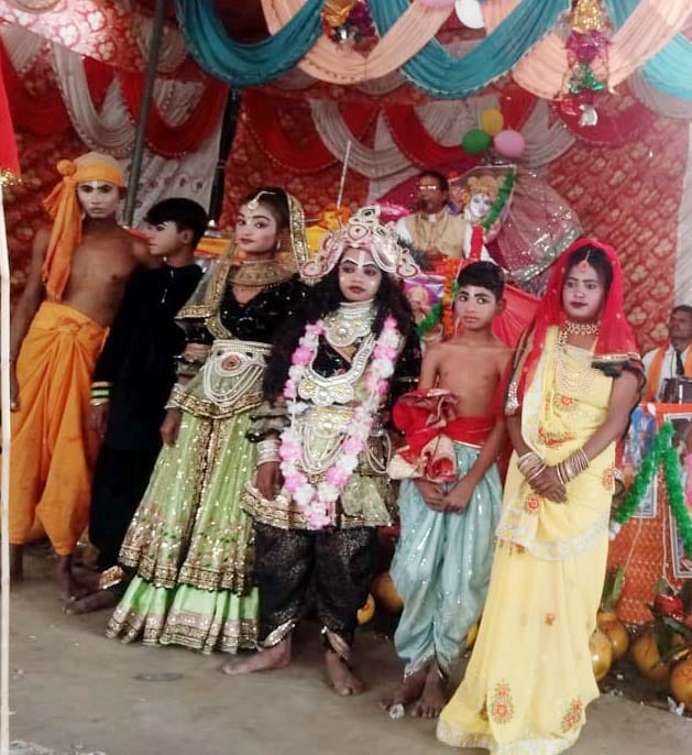 Told the story of Dhruv and Prahlad character