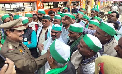 BKU workers entered the collectorate with a tractor, demonstrated