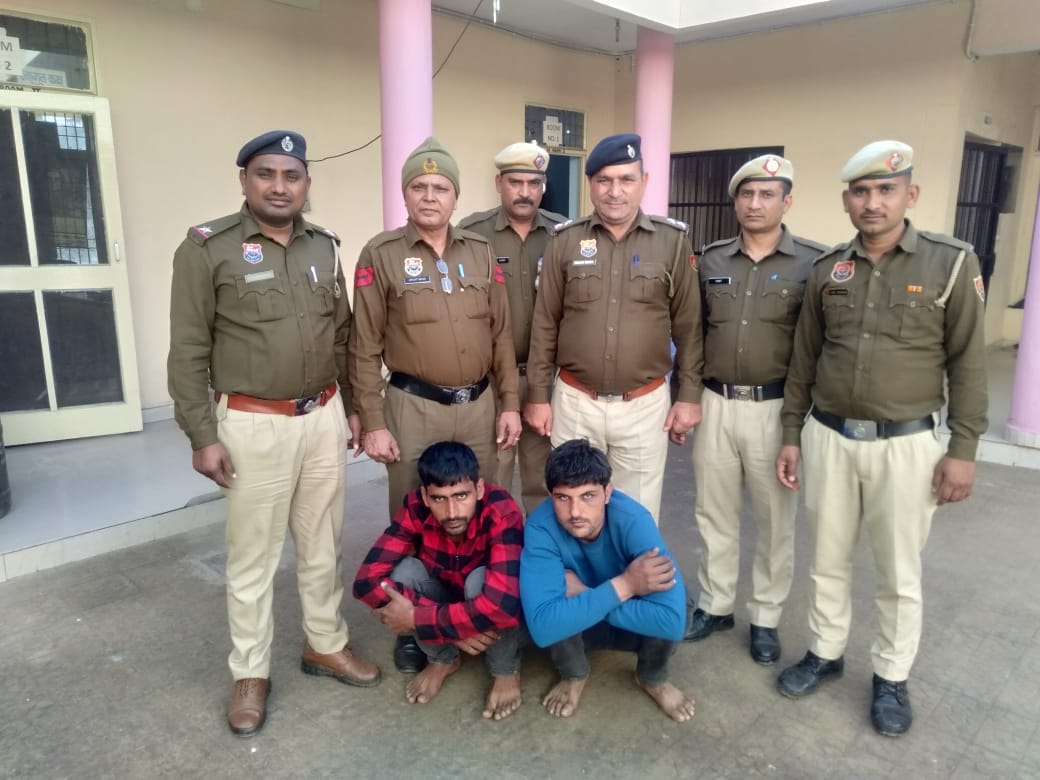 Two accused of robbery from passersby arrested near Khanda Khedi