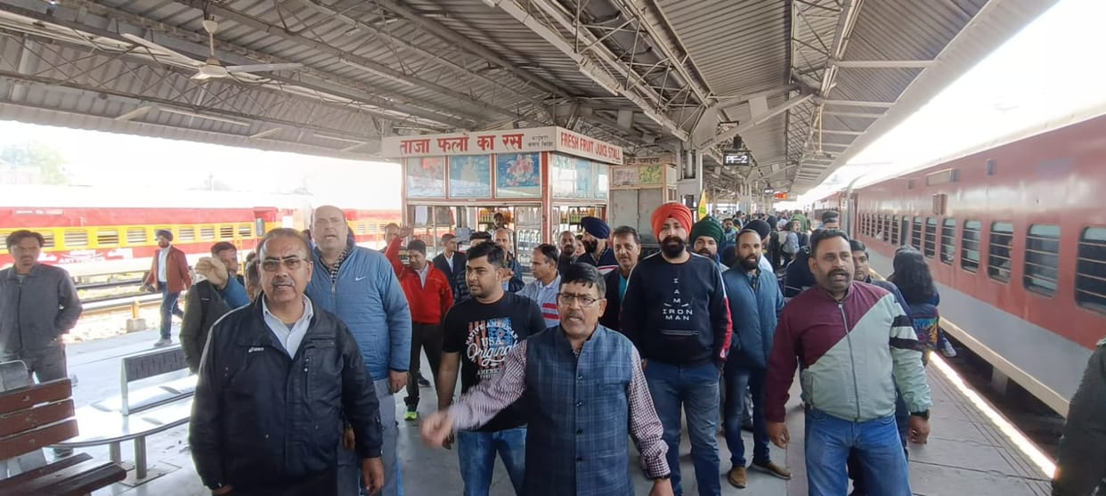 Demonstration of railway workers against privatization and contracting system