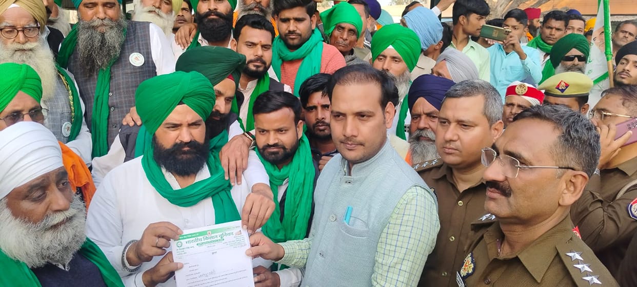 The administration bowed to the insistence of the farmers... opened the way to go to the market.