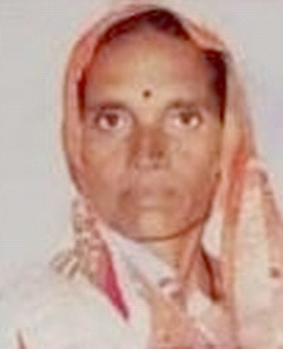 Woman who escaped monkey attack dies after falling from roof