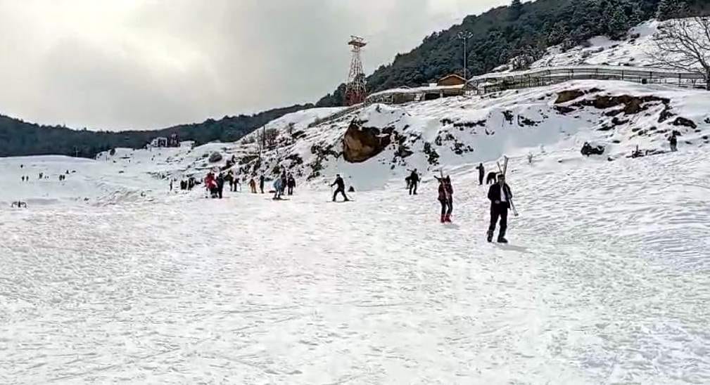 More than five feet of snow in Badrinath Dham