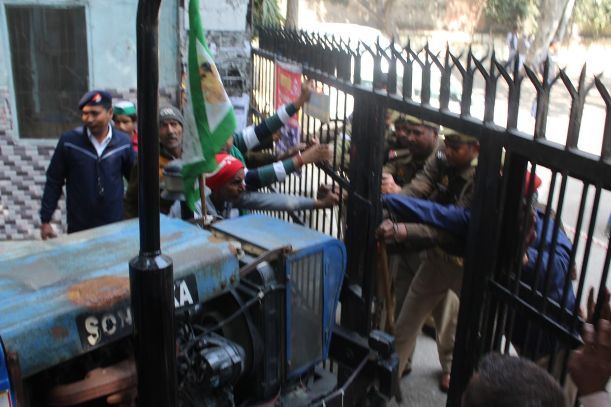 Demonstration in Collectorate, Bhakiyu entered SSP office
