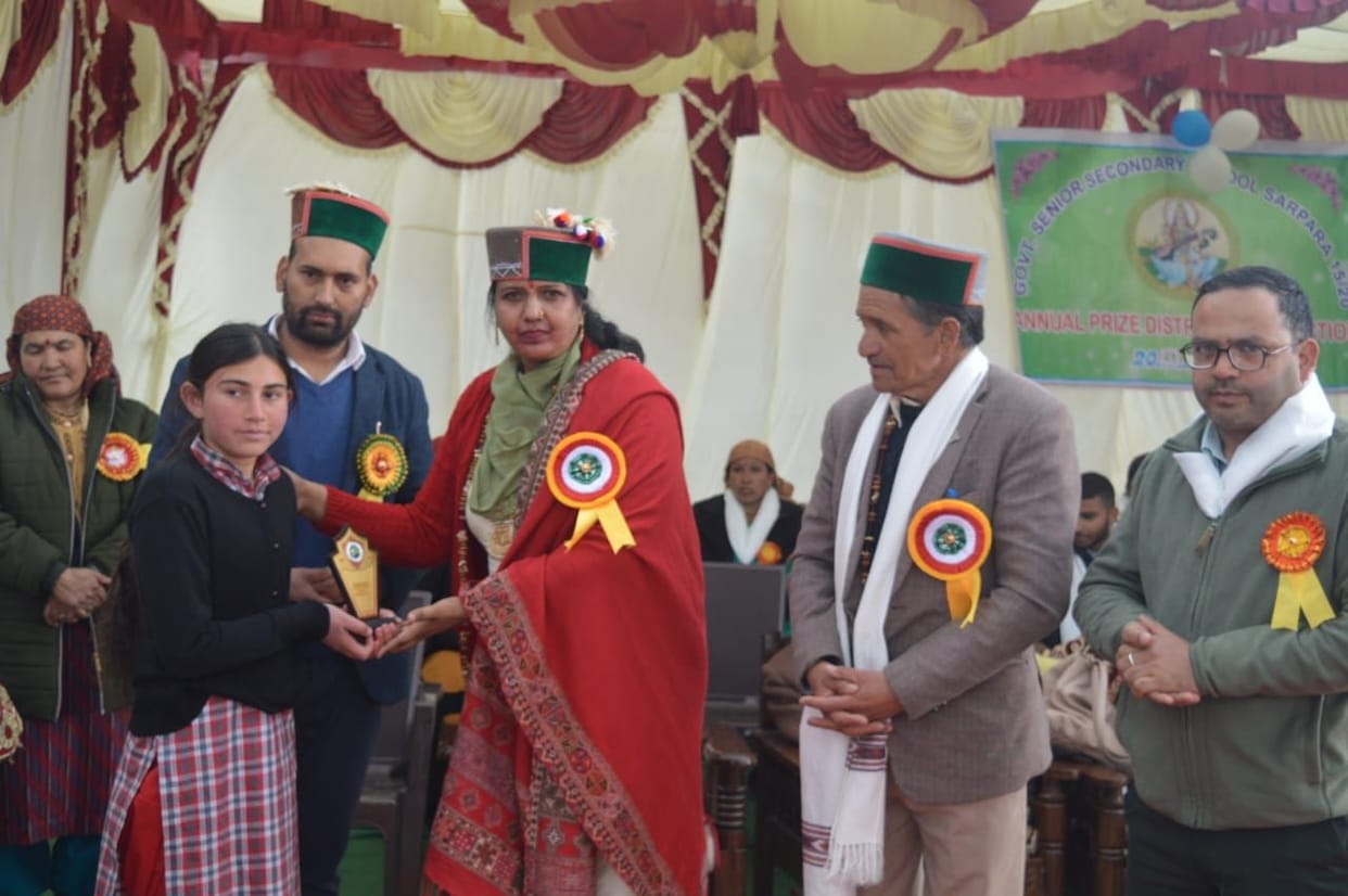 Prabhat and Yogita got the title of disciplined students