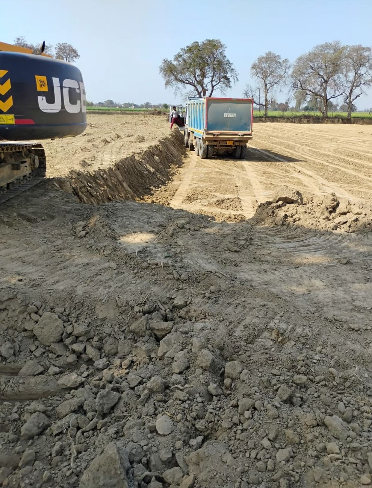 Illegal mining being done for Ganga Expressway, accountant chased away