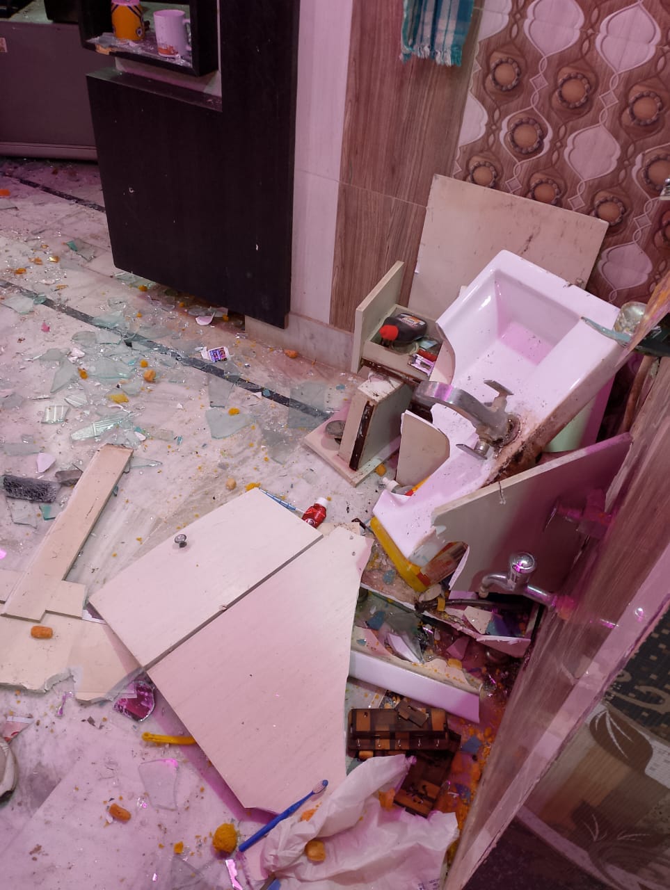 Youths vandalized the houses of three Bhangra party operators, accused of demanding extortion