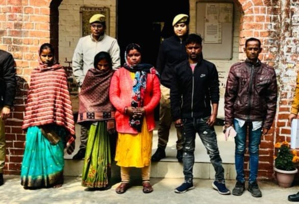 Three friends were sent home, five including three women were sent to jail