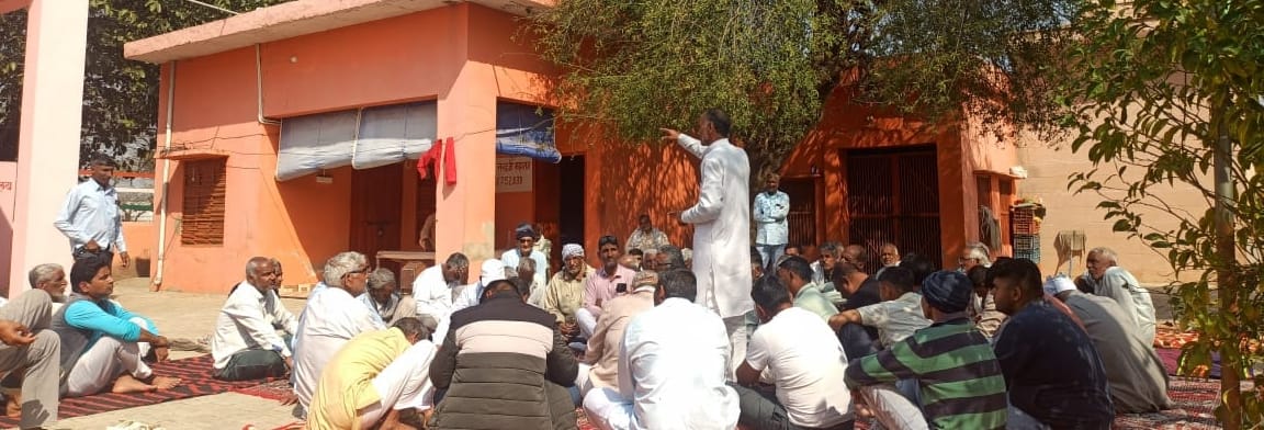 Farmers end protest after engineer's assurance, committee will meet CM