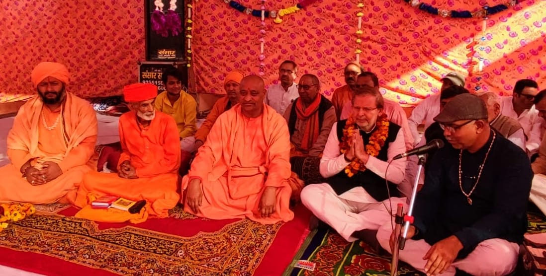 MP took blessings of saints in Bhakti Gyan Sammelan