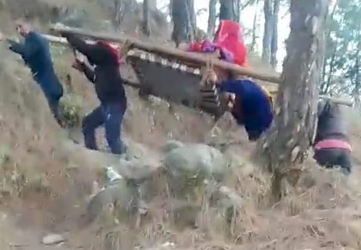 The pregnant woman, groaning with labor pain, was taken to Samot hospital, four kilometers away, in a palanquin.