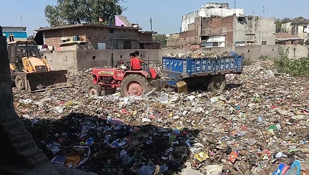Collectorate pit is being filled with city garbage