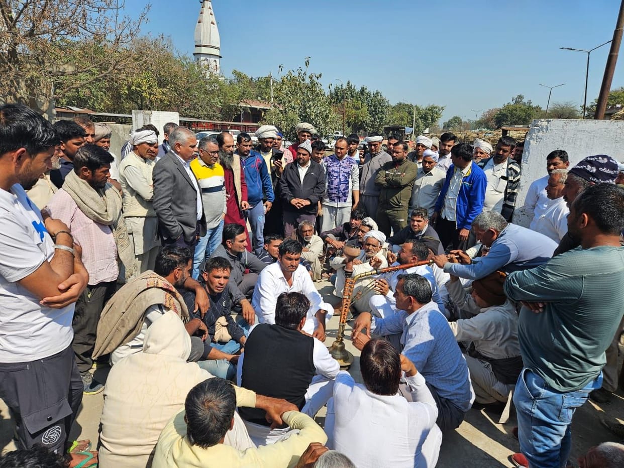 Farmers demonstrated against the reduction in sugarcane