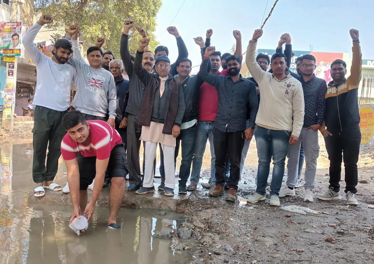 Demonstration against lack of drainage and road construction