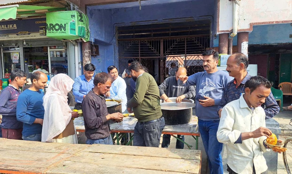 Bhandars were organized at many places on Magh Purnima.