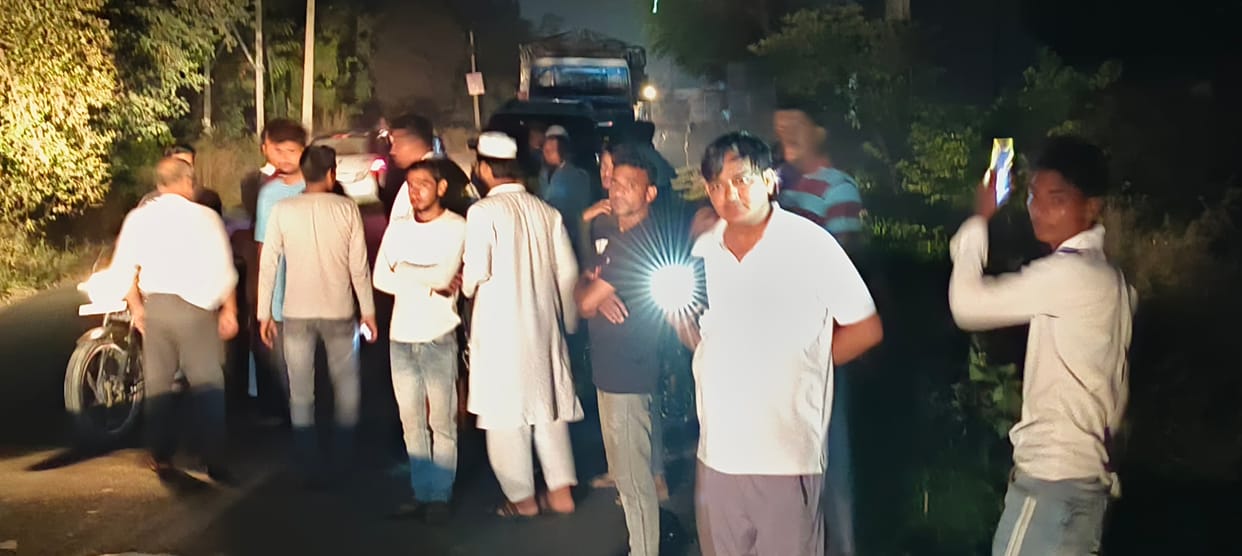 Pickup full of passengers went out of control and overturned, 25 injured