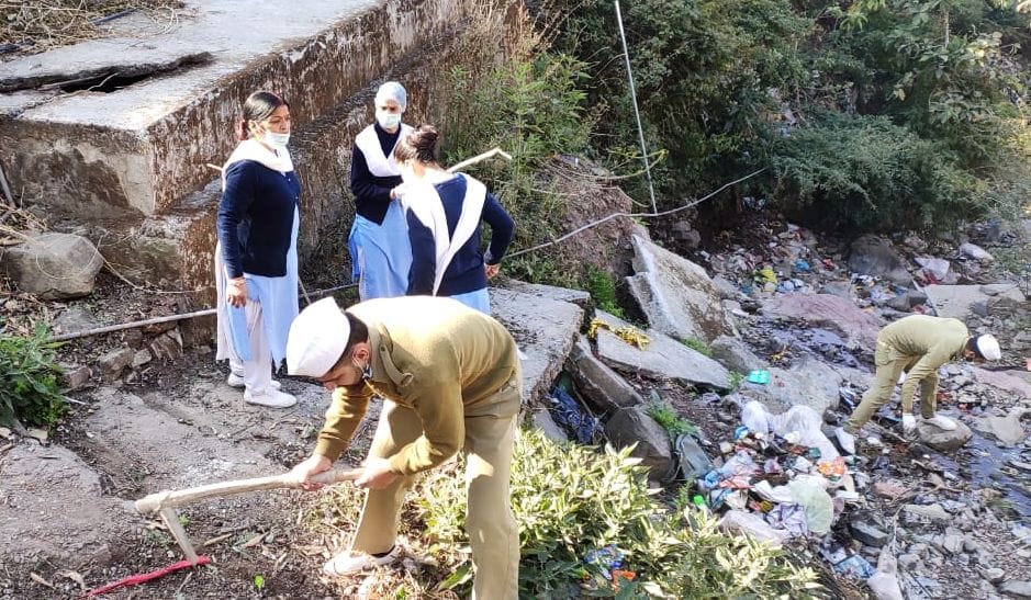 Sant Nirankari branch in Darlaghat

Cleanliness campaign launched in Panchayat