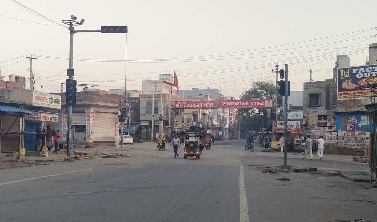 Demand to make speed breaker at Vishwakarma Chowk on Railway Road