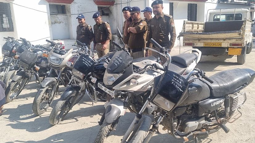 Three Auto lifter Arrested