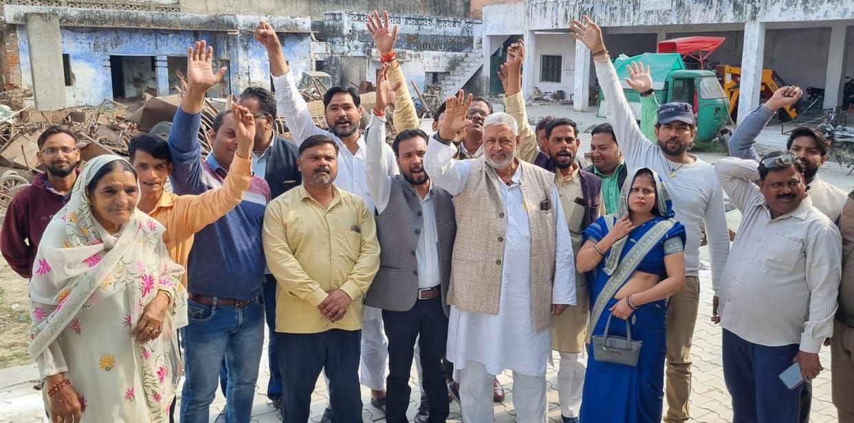 Municipality councilors boycott the meeting, slogans