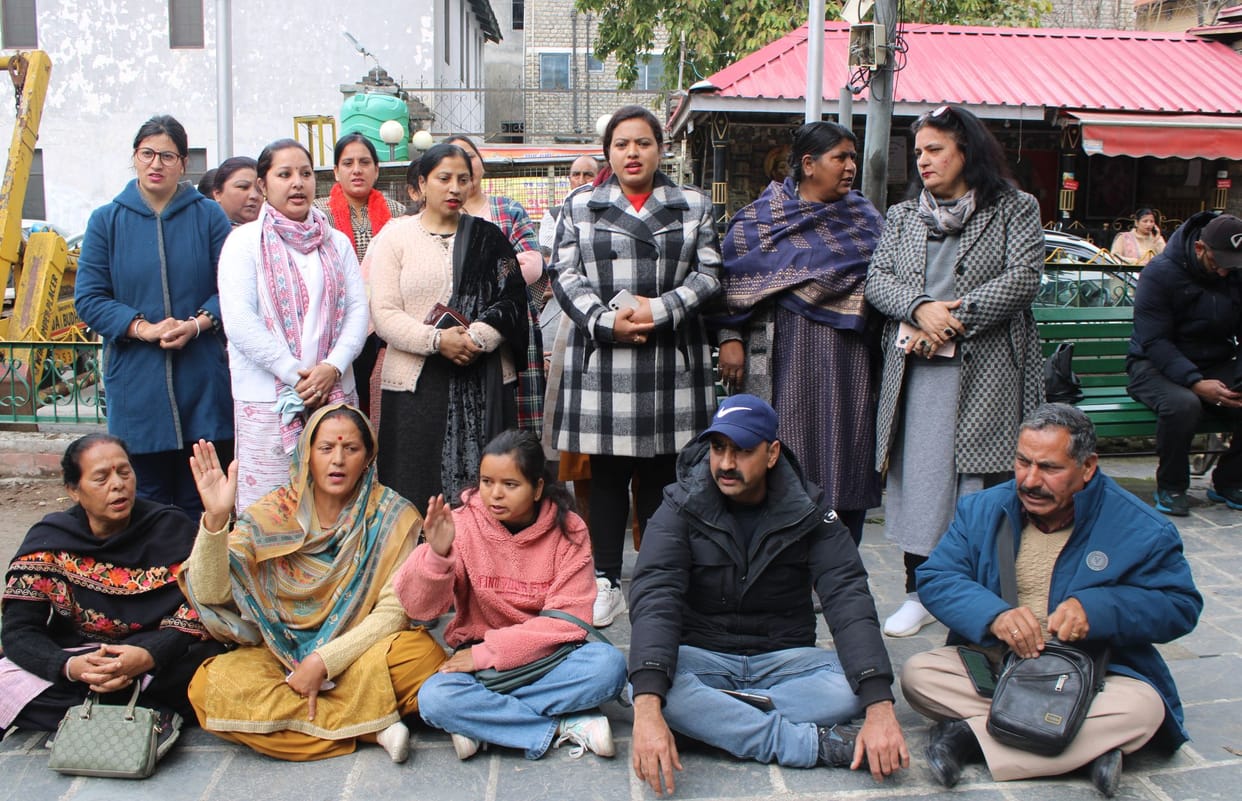 Fierce debate between BJP and Congress supported councilors