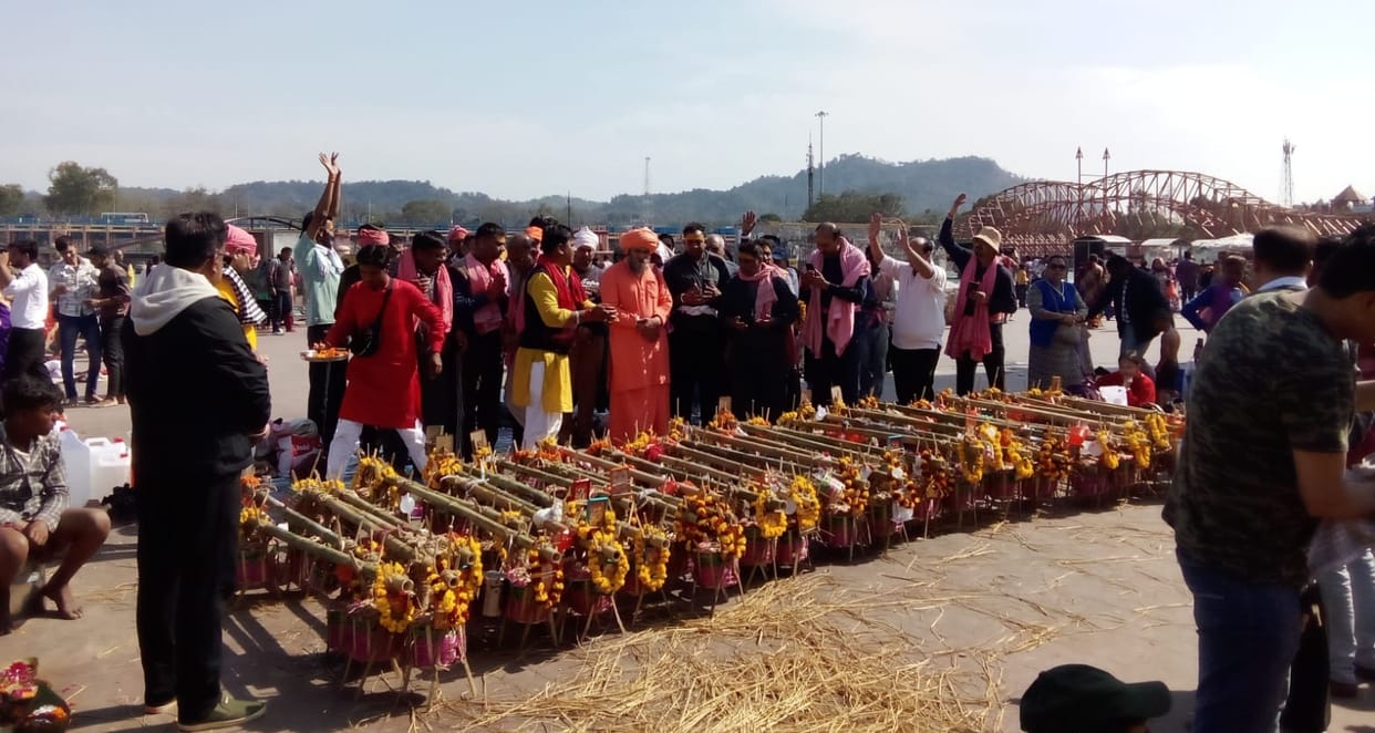 Kanwariyas were dispatched from Har Ki Paidi to Bageshwar Dham Baghot.