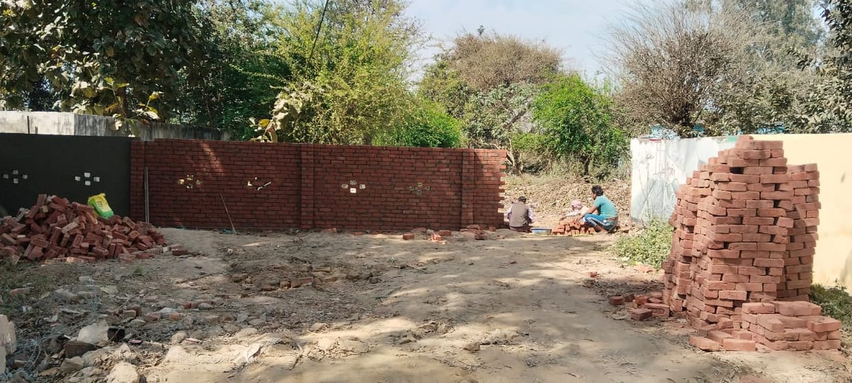 The administration closed the road by erecting a wall, villagers demanded to open it
