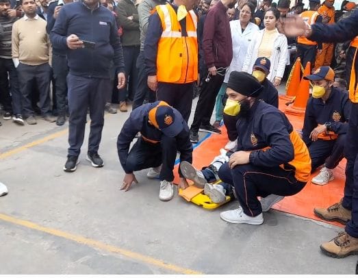 Tell workers how to deal with disaster