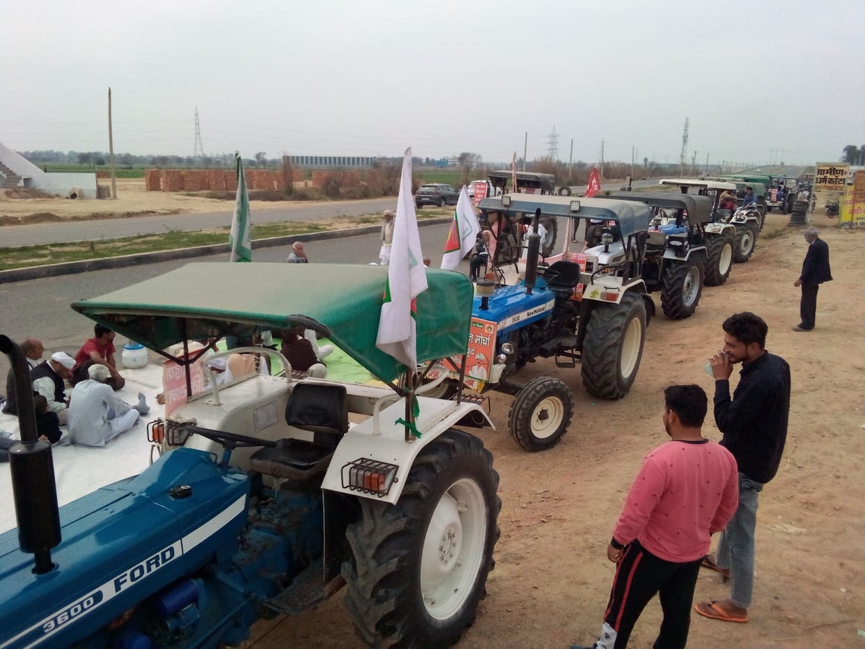 Farmers formed a long chain of tractors, protested on Gohana Road for four hours