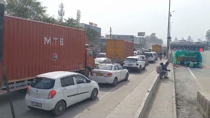 Service lane of Kundli border opened, everyone troubled by jam