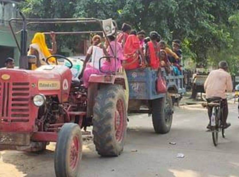 Tractor-trolley running fearlessly