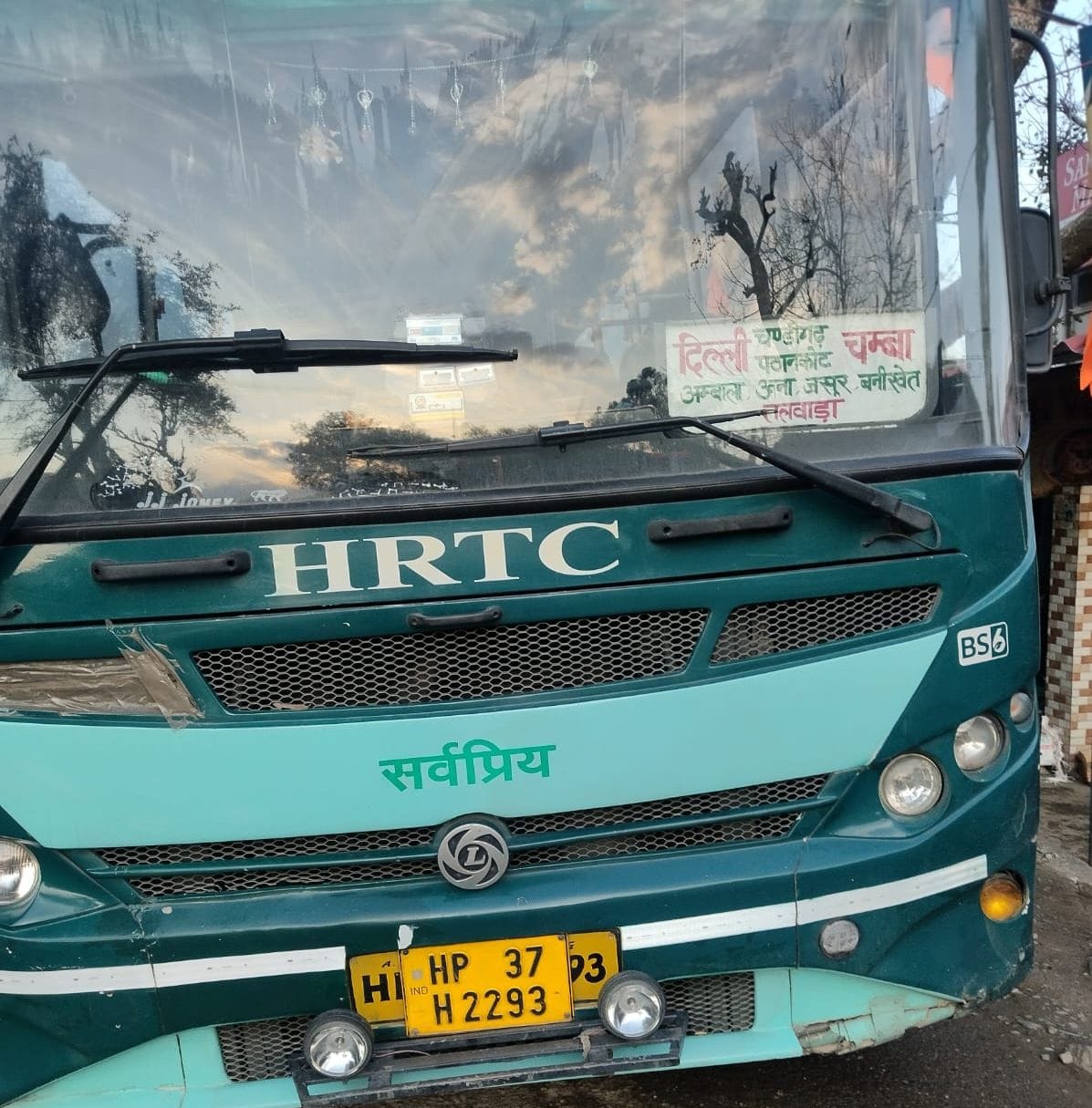 AC blower broken in Volvo bus, passengers shivering in cold