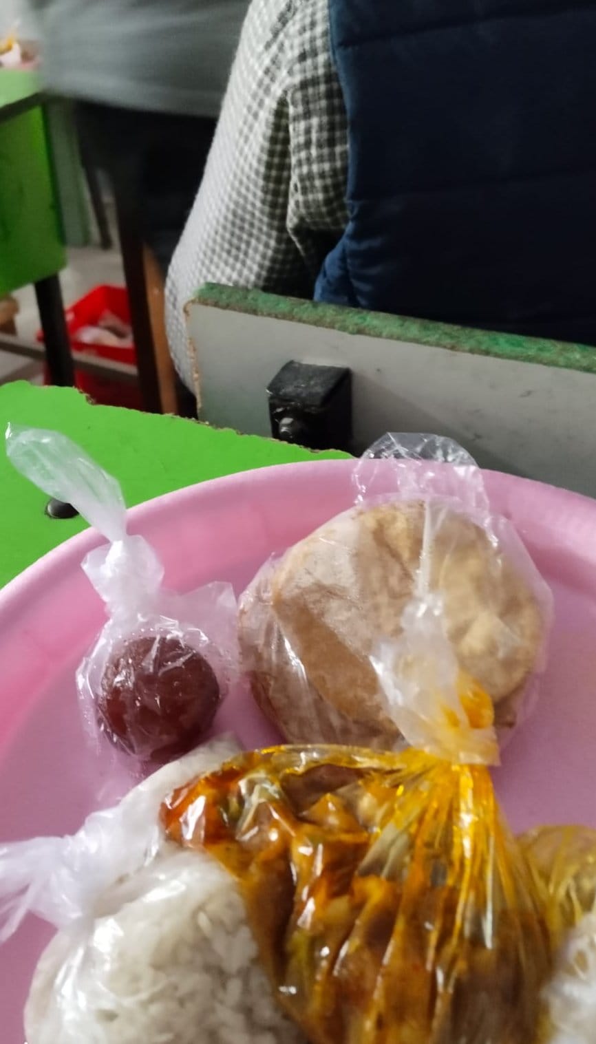 Nodal teachers are being served food in banned plastic