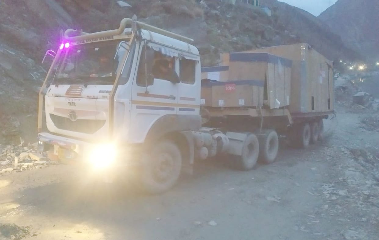 Wheels remained stuck for 16 hours on Bharmour-Pathankot highway