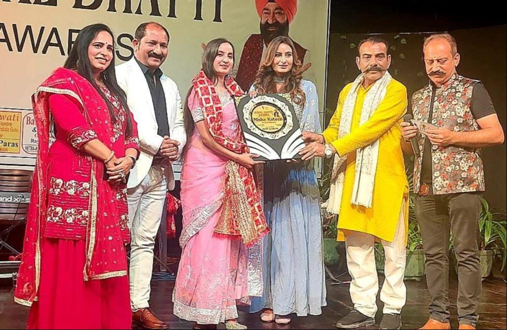 Model Nisha honored with Jaspal Bhatti Award