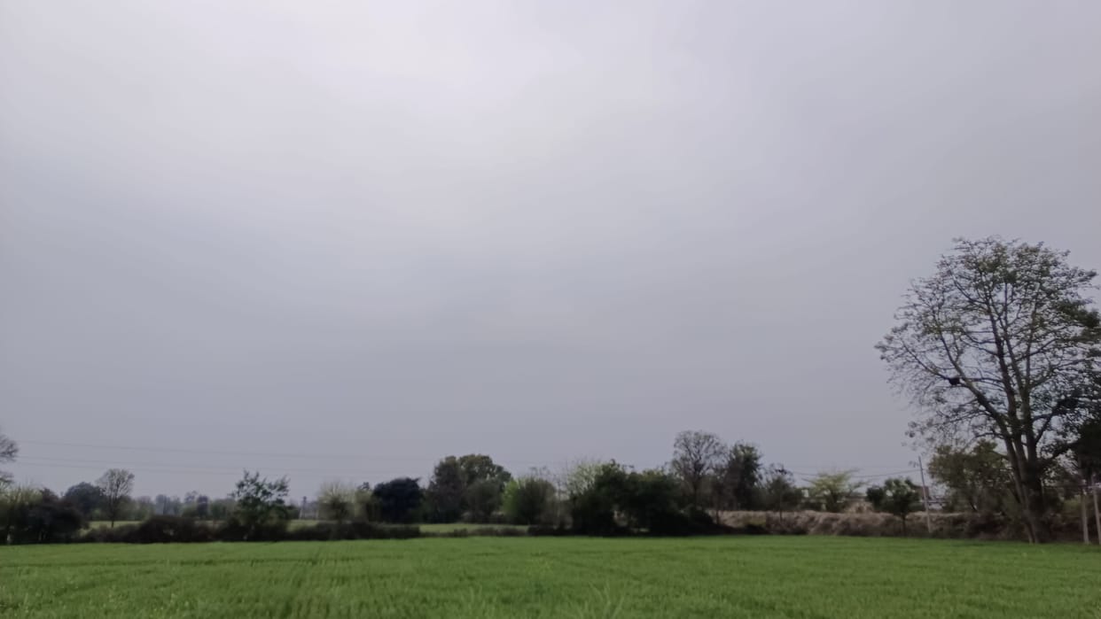 Agra will remain cloudy for two days there are chances of rain and hailstorm