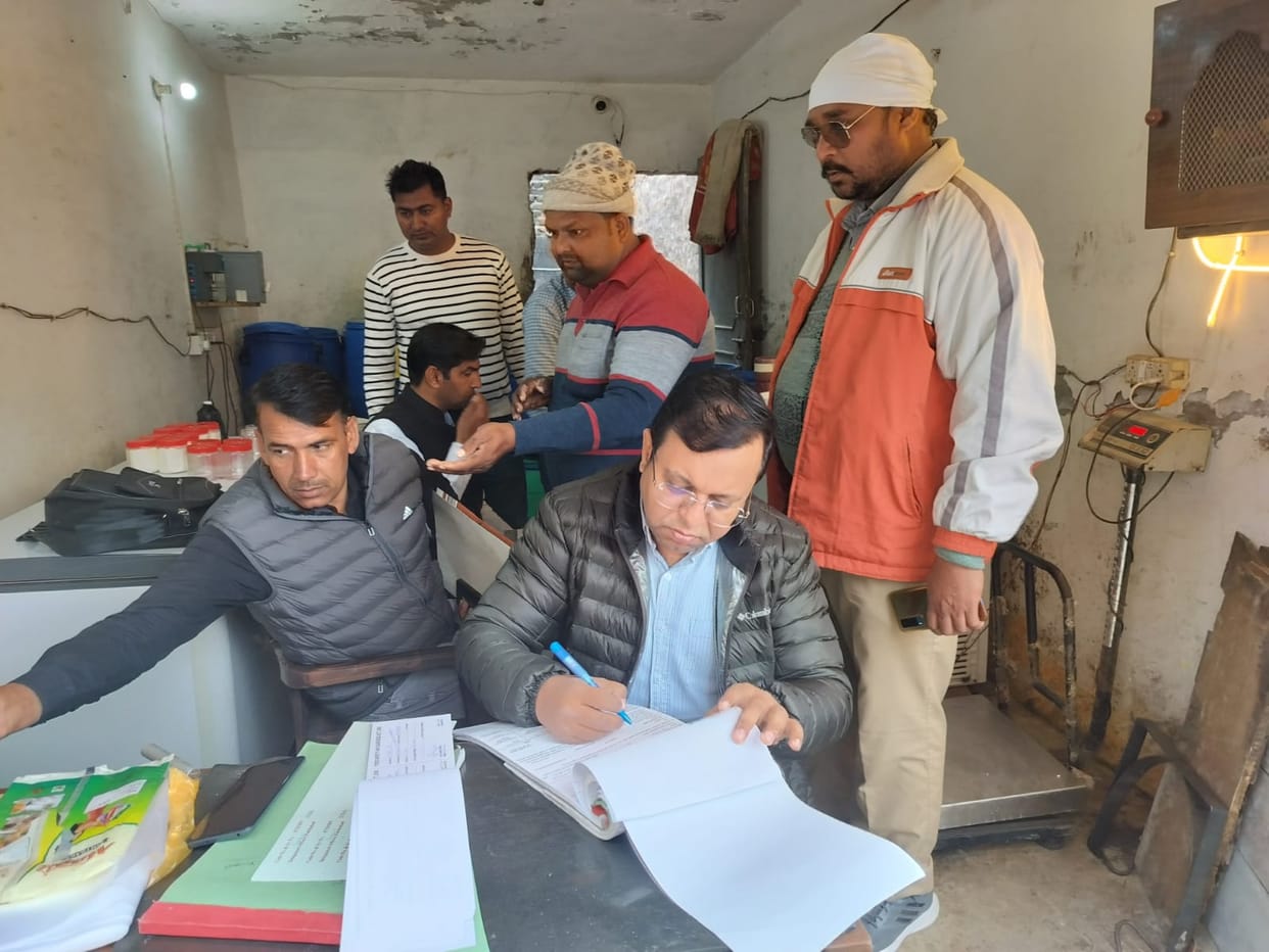 Chief Minister Flying Squad team collected samples from dairy in Ratia and sent them to lab for testing