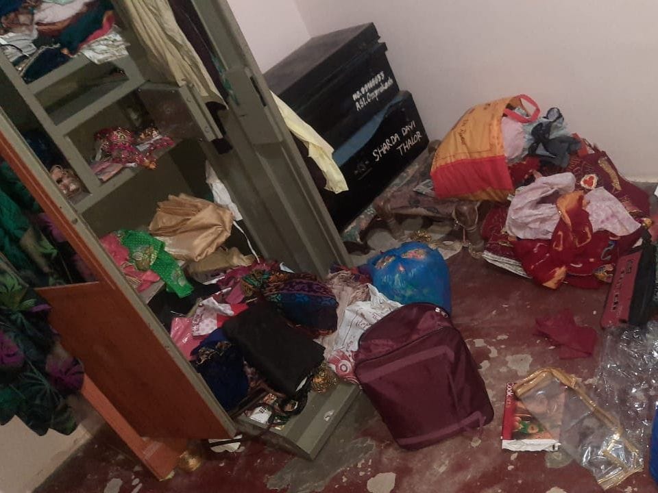 Four lakh cash and jewelery stolen from two houses in a day